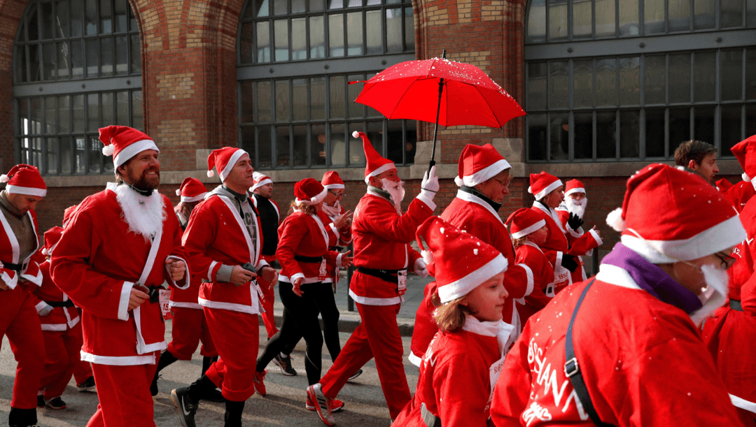 Germaniýada Santa-Klauslaryň ylgaw ýaryşy geçdi