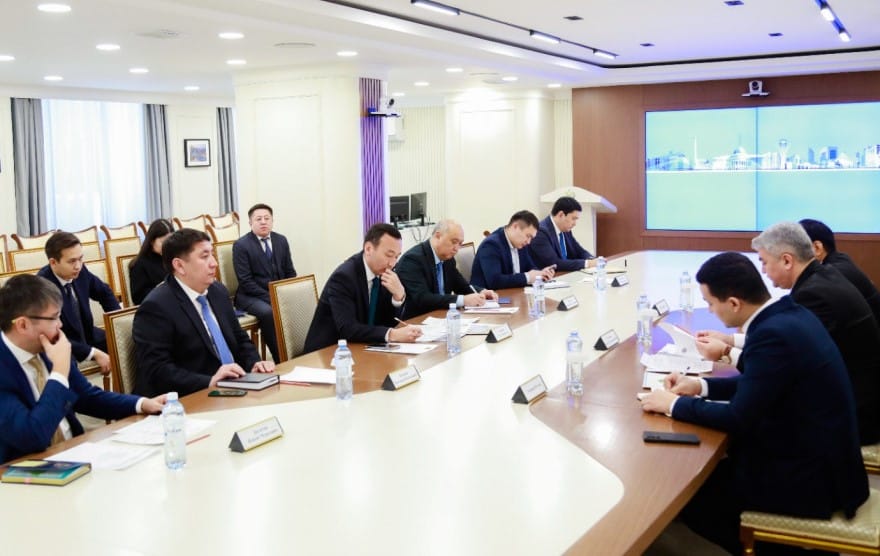 Посол Туркменистана обсудил в акимате Астаны установку памятника Махтумкули