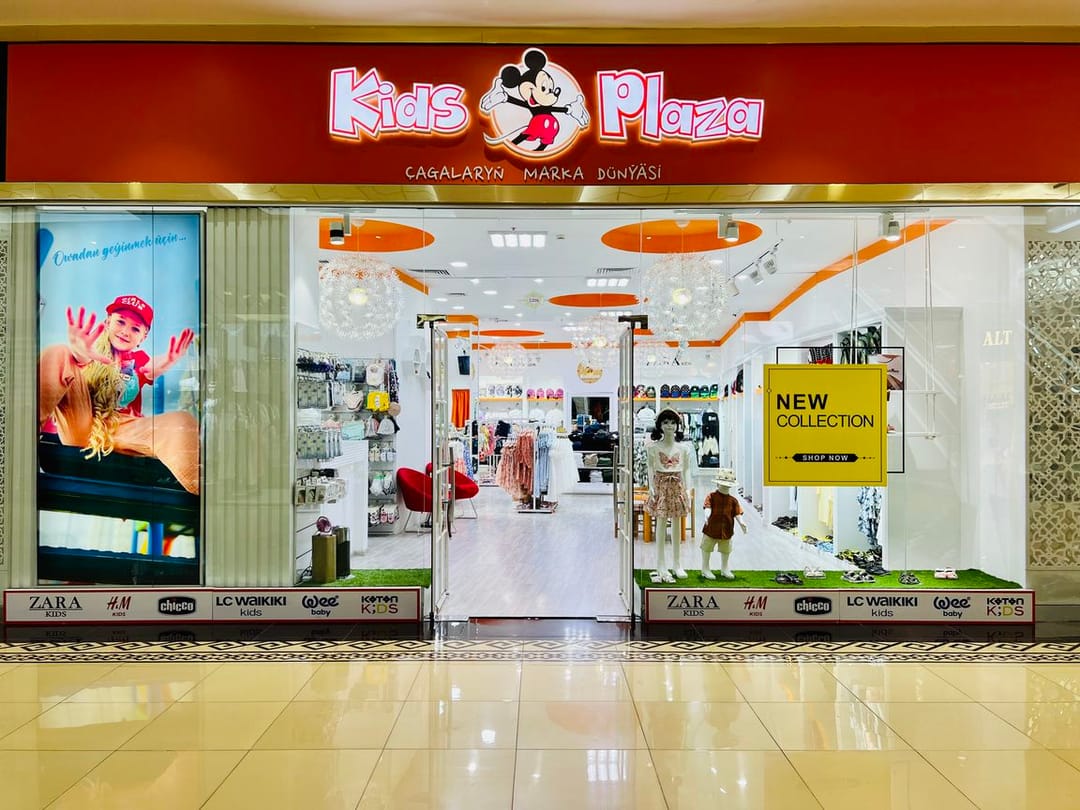 Aşgabatdaky «Kids Plaza» dükany 0-dan 14 ýaşa çenli çagalar üçin egin-eşikleri we köwüşleri hödürleýär