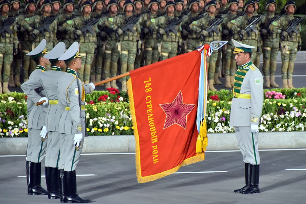 В Ашхабаде прошел военный парад по случаю 75-летней годовщины Великой Победы