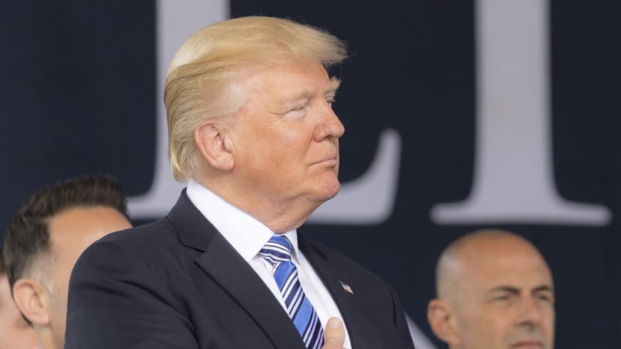 Tramp «Ýeke özi öýde - 2» filminde surata düşmäge razylyk berşini ýatlady