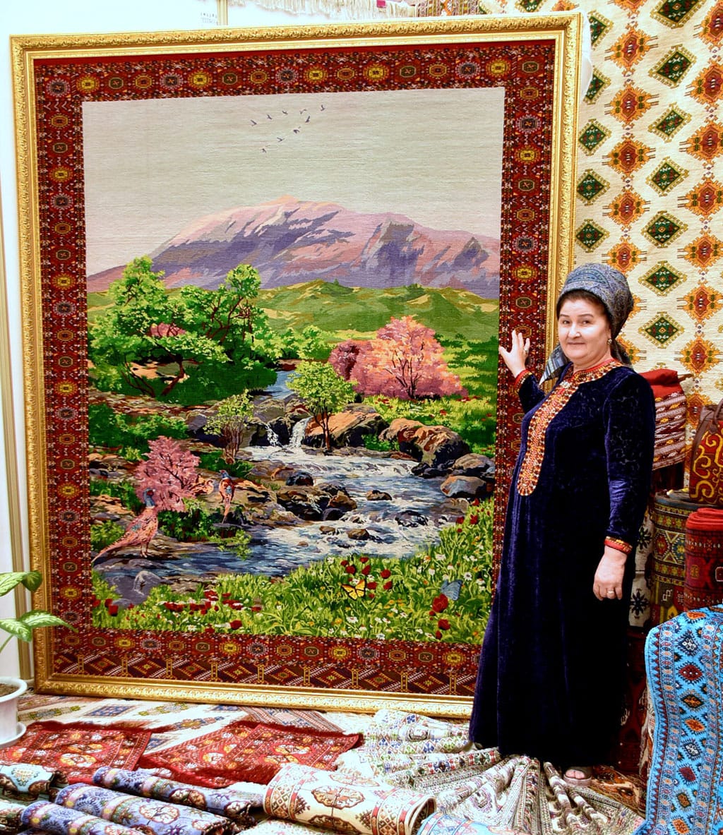 В Ашхабаде состоялись торжества в честь Дня туркменского ковра и работников текстильной промышленности