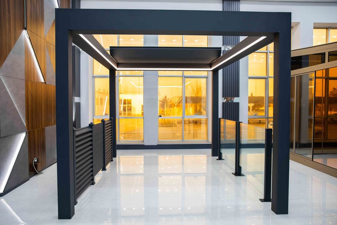 «Maksatly Türkmeniň» awtomatik açylýan pergolalary: gurşawyňyz üçin oňaýlylyk we stil