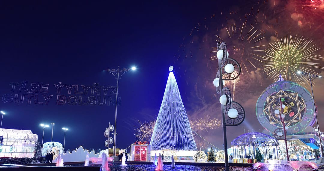 New Year tree in Ashgabat became the tallest New Year tree in the CIS