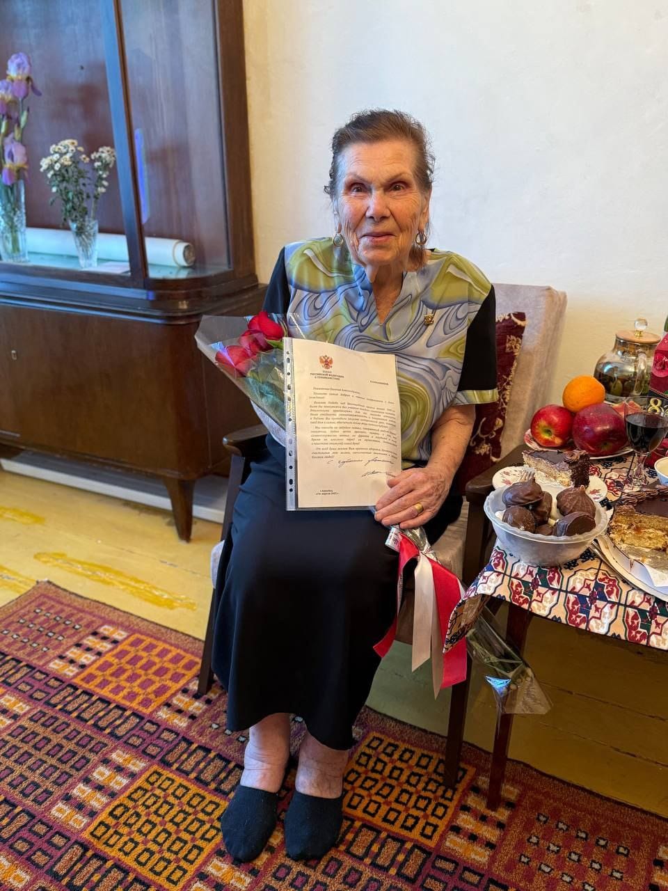 Российские дипломаты в Туркменистане поздравили с 94-летием труженицу тыла