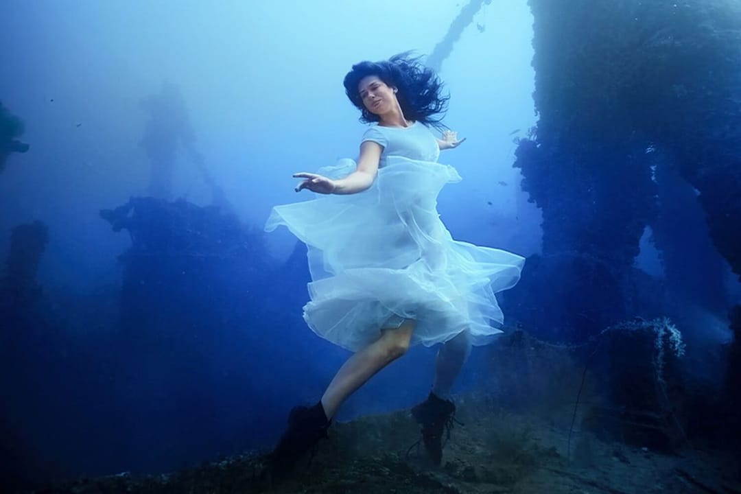 Фотограф и модель вошли в Книгу рекордов Гиннесса, сделав фотосессию на глубине 50 метров