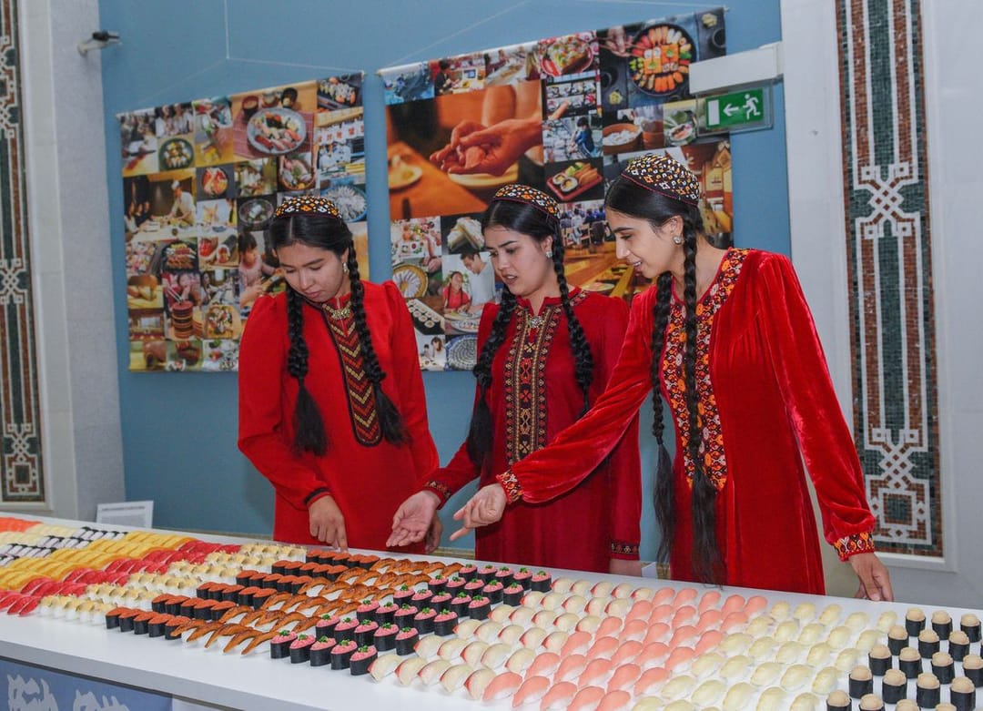 В Ашхабаде открылась выставка «Я люблю суши» 