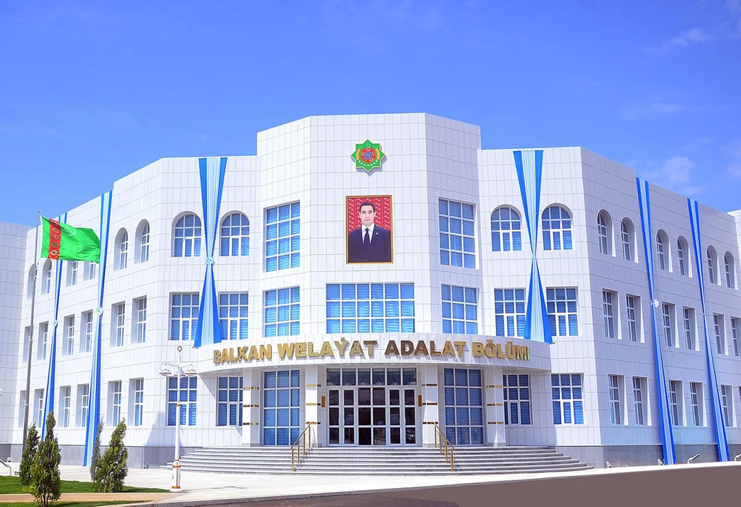 В Балканабате торжественно открыли новое здания велаятского отдела адалат