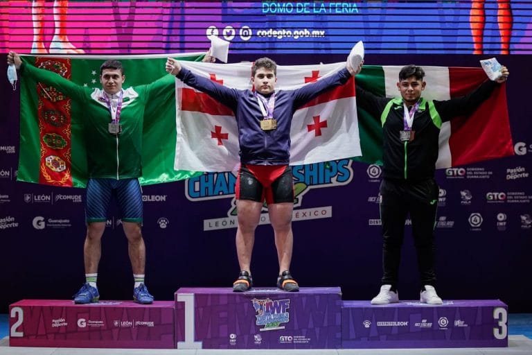 Сапарлы Мухыев завоевал серебро на юношеском первенстве мира по тяжелой атлетике в Мексике