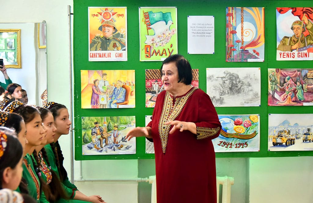 Открытый урок к 75-летию Победы прошел в художественной школе Ашхабада