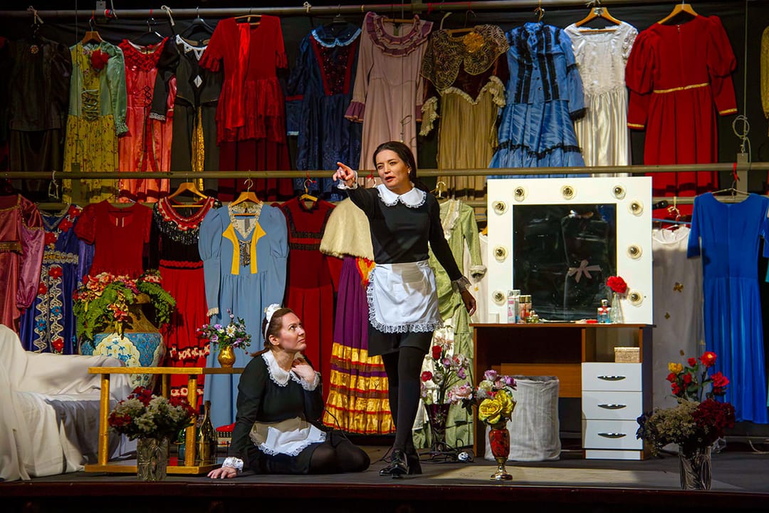 На сцене Пушкинского театра в Ашхабаде состоялась премьера спектакля «Служанки»  