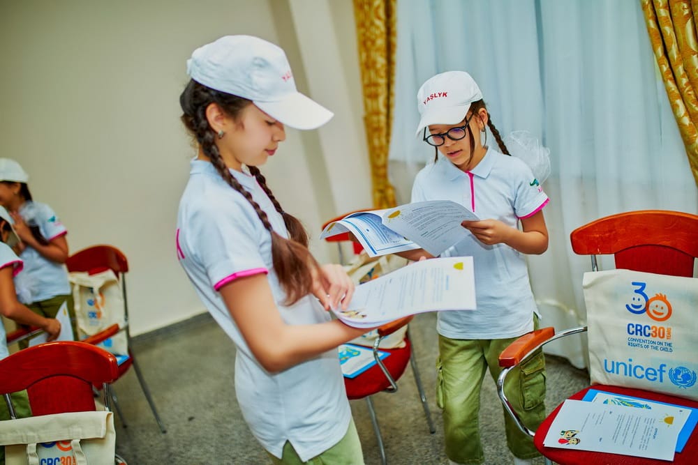 Дети в летних лагерях Туркменистана изучают Конвенцию о правах ребенка