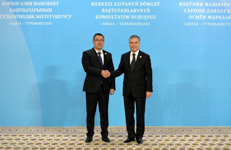 Президенты Туркменистана и Кыргызстана провели встречу в Авазе
