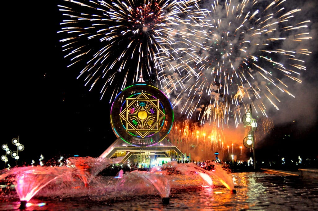 В Туркменистане объявлен конкурс на лучшую музыку для праздничного салюта в честь 30-летия Независимости