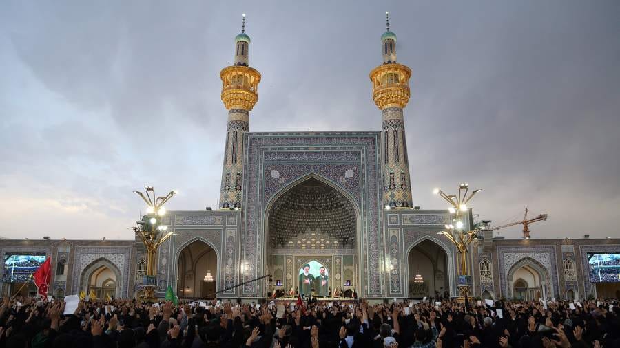 Eýranyň Prezidenti Raisi dogduk şäheri Maşatda ýerlendi