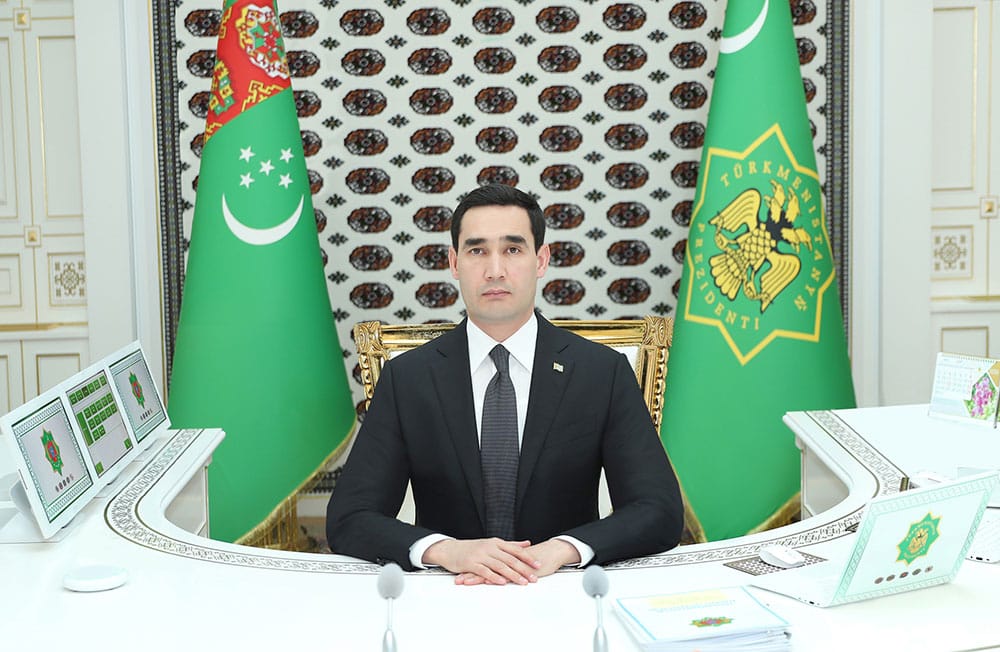 Сердар Бердымухамедов объявил выговоры главам трёх регионов Туркменистана