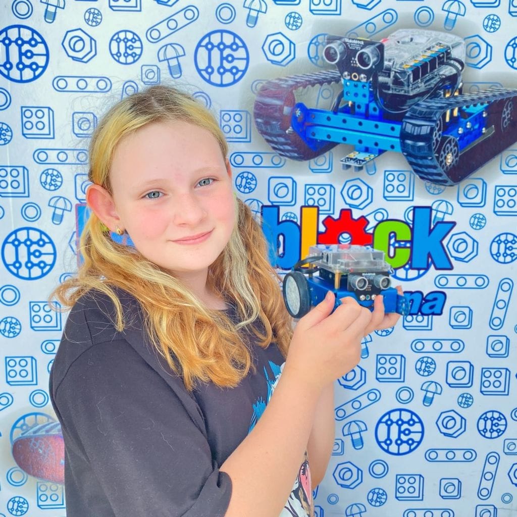 В Ашхабаде продолжается запись на детские курсы робототехники ImdatBot