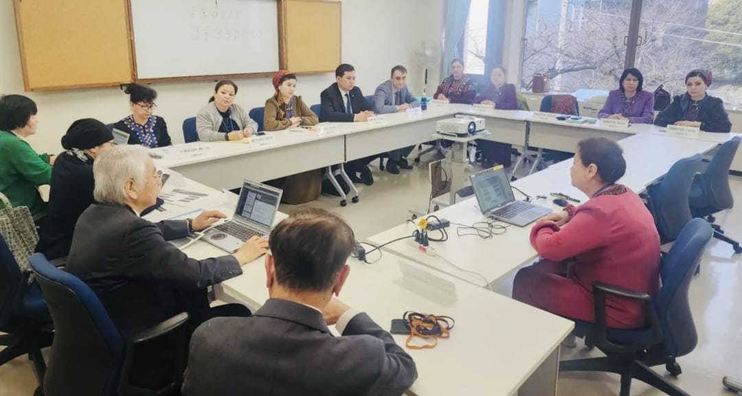 Turkmenistan specialists study advanced statistical methods in Tokyo