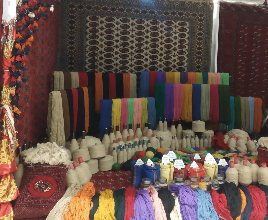 В Ашхабаде открылась выставка-ярмарка, посвященная Дню туркменского ковра