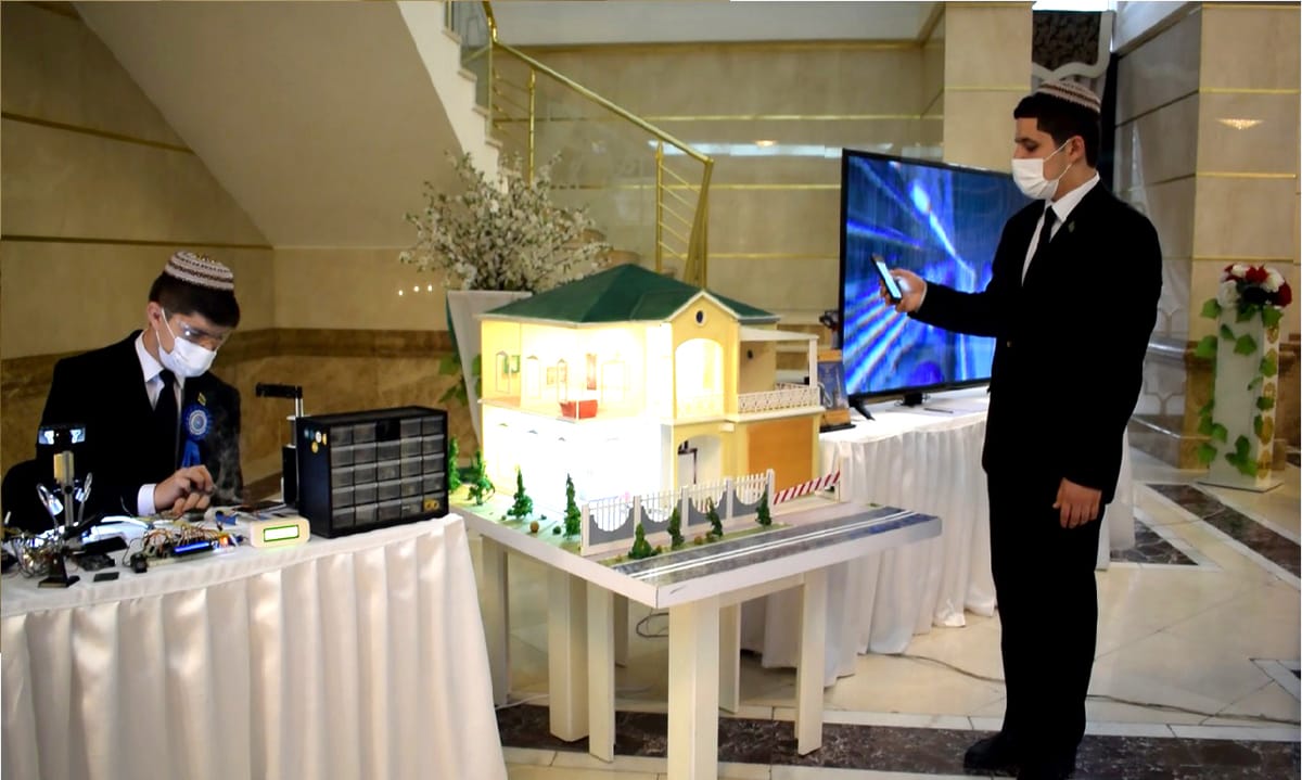 A festive exhibition of scientific projects is organized at the Institute of Telecommunications and Informatics of Turkmenistan