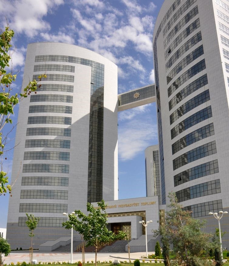 В Туркменистане увеличены размеры пенсий четырем и более сиротам, потерявшим кормильца