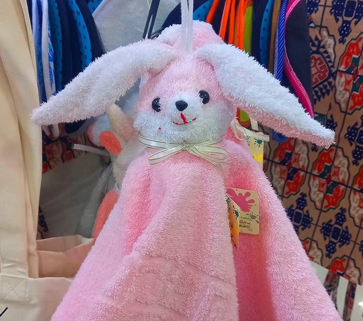 Текстильные предприятия Туркменистана выпустили изделия с символом 2023 года