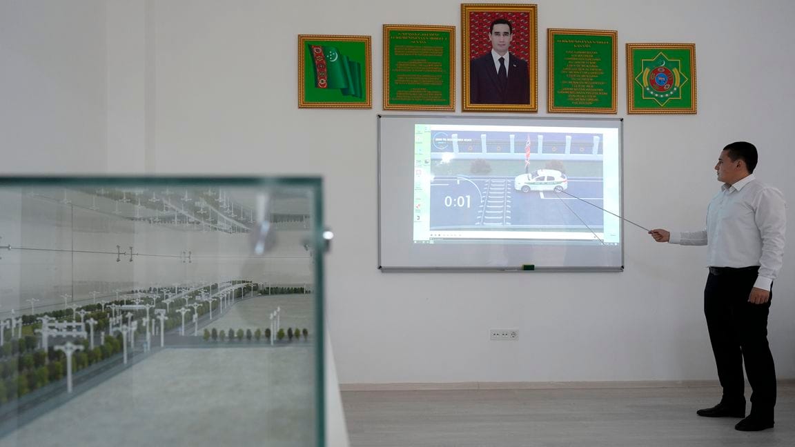 Awtomobil mekdepleriniň birleşiginiň Balkan welaýat şahamçasy sürüjilik okuwlaryna çagyrýar