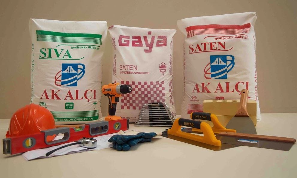 «Ak gaýa» başlangyç hem-de ahyrky gatlak suwag üçin şpatlýowkalary alyjylara ýetirýär