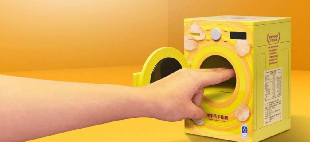 Компания Lay’s выпустила «стиральную машину» для испачканных чипсами пальцев