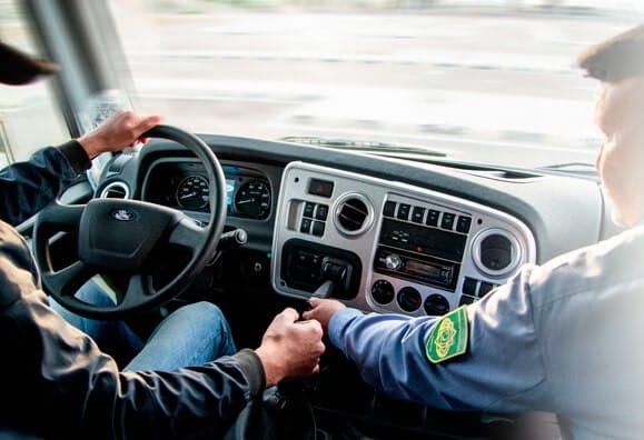 Awtomobil mekdepleriniň birleşigi okuw-usuly gollanmanyň taslamasyny taýýarlamak boýunça bäsleşik yglan edýär