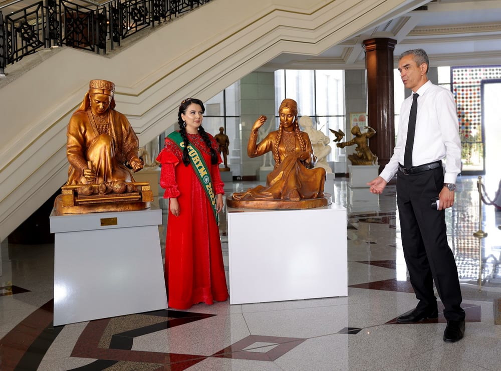 В академии художеств Туркменистана прошла защита выпускников кафедр скульптуры и декоративно-прикладного искусства