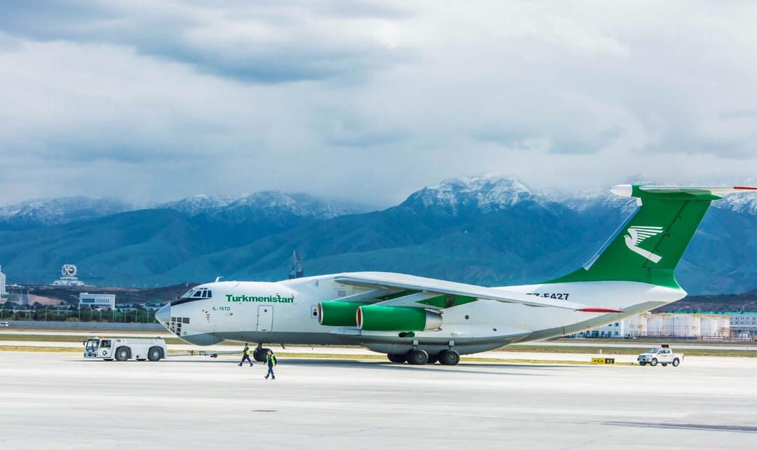 Туркменистан направил в Турцию гуманитарную помощь и бригаду спасателей