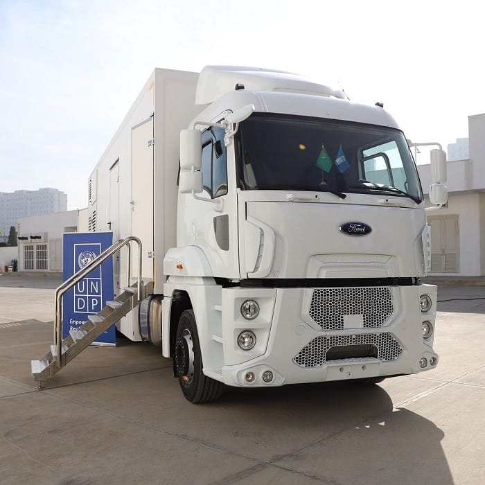 BMGÖM Türkmenistana PZR mobil barlaghanasyny berdi