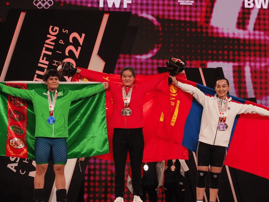 Gülnabat Kadyrowa agyr atletika boýunça Aziýanyň çempionatynda kümüş medala mynasyp boldy