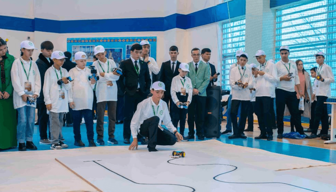 Türkmenistanda robototehnika bäsleşiginiň ýeňijileri sylaglanyldy
