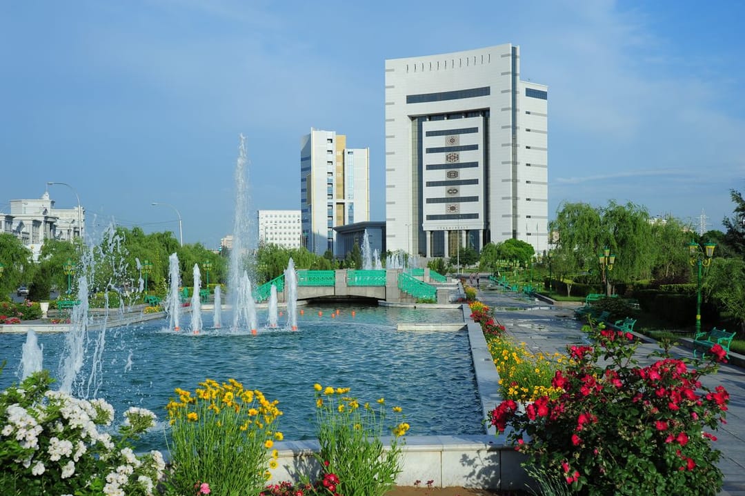 В Туркменистане начался приём документов на соискание Молодежной премии