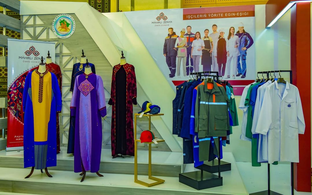 На выставке достижений СППТ широко представлены изделия легкой промышленности