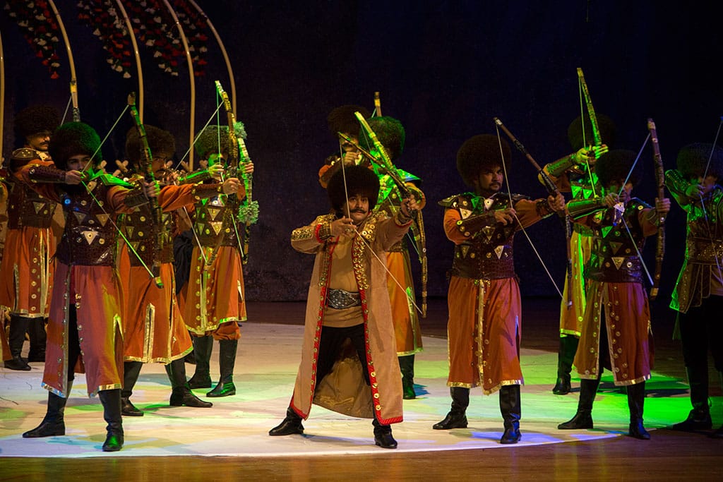 Масштабная постановка «Между Амулем и Хазаром» представлена Музыкально-драматическим театром имени Махтумкули