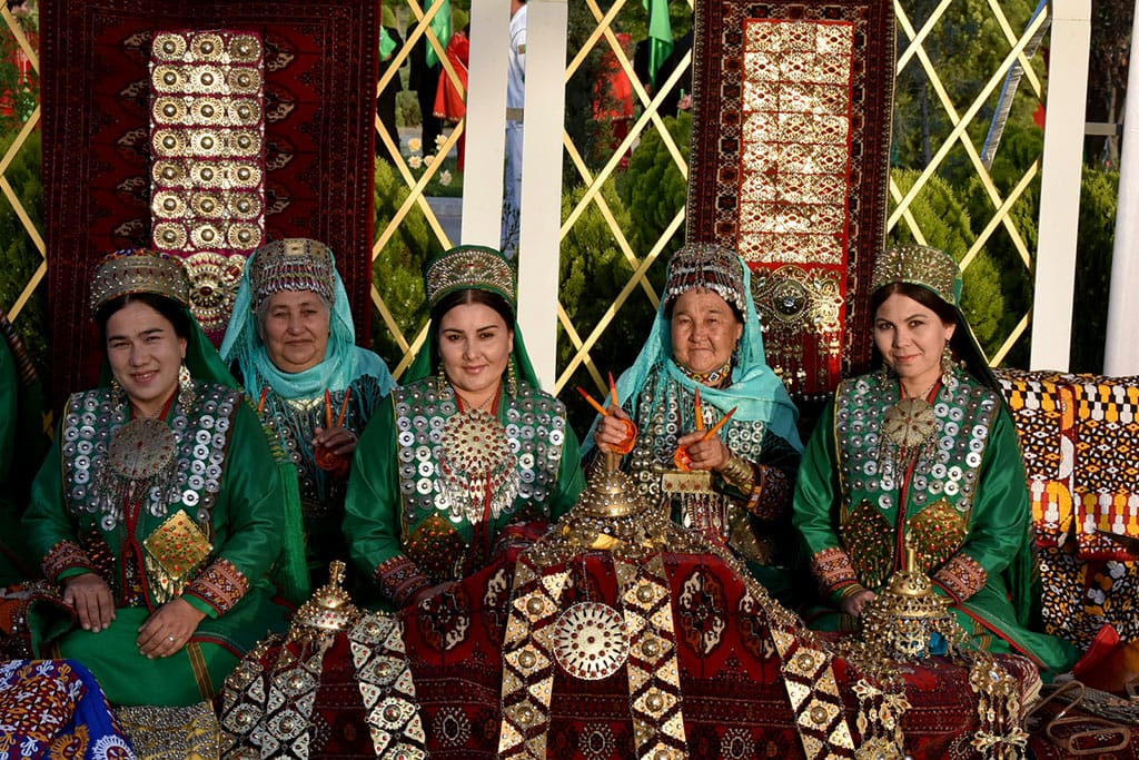 Фотовыставка «Туркменистан - сердце Великого Шёлкового пути» продолжает знакомить санкт-петербуржев с наследием туркменской земли