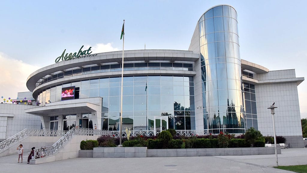 В Ашхабаде состоялся показ фильмов, посвящённых Дню Победы