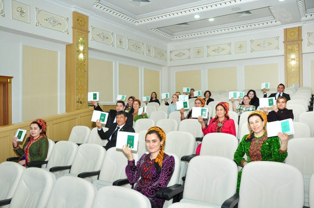 874 иностранца получили право проживать на территории Туркменистана