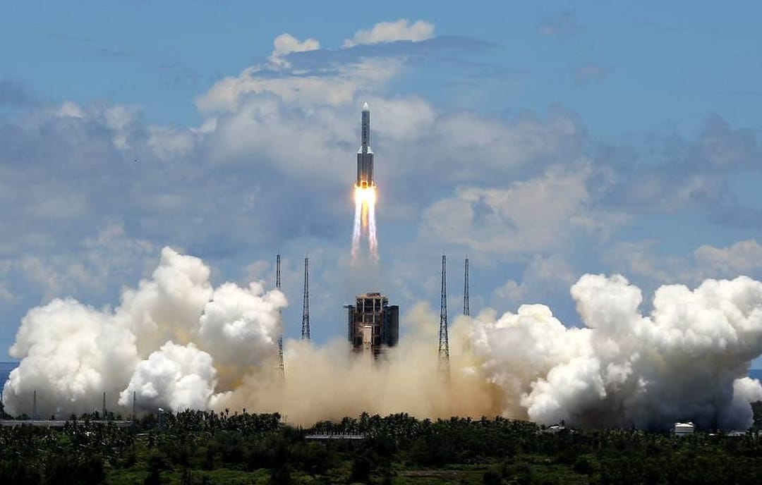 Китайский космический аппарат успешно выполнил посадку на поверхность Марса