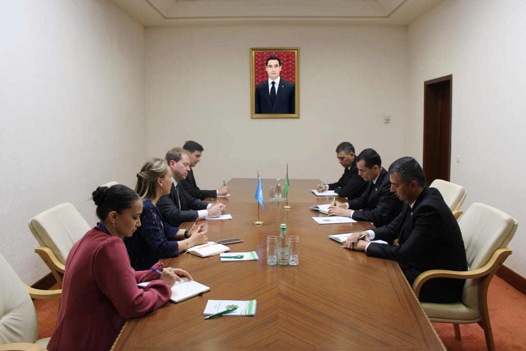 В Меджлисе Туркменистана прошла встреча с экспертами ЕЭК ООН