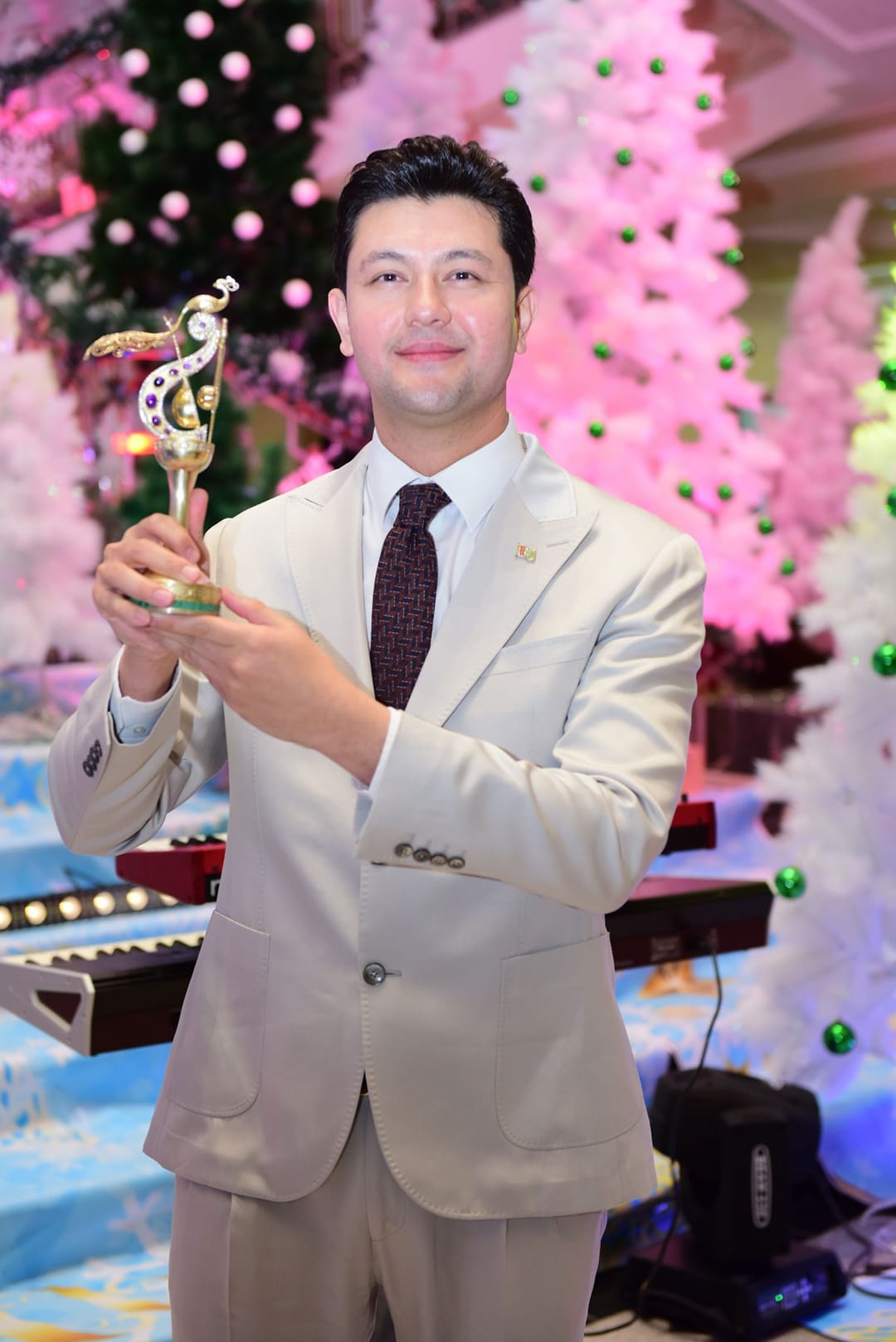 В Туркменистане Гылычдурды Дурдыев стал победителем конкурса «Сияющая звезда года 2024»