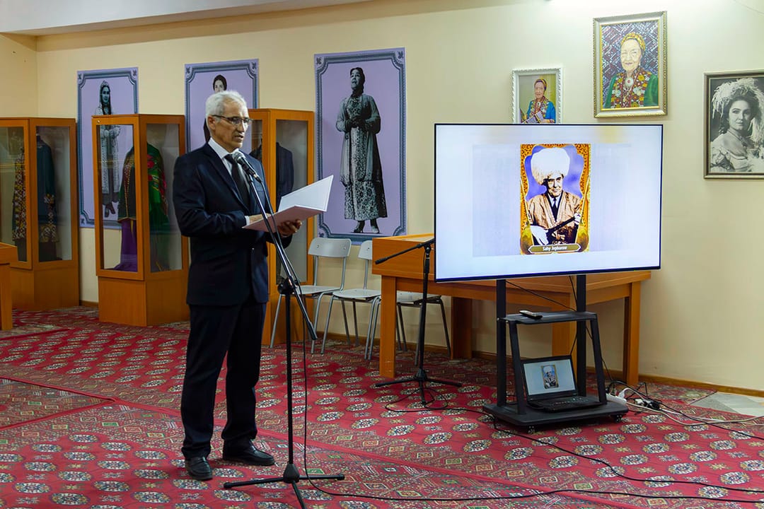 В туркменской консерватории отметили 120-летие народного бахши Сахи Джепбарова