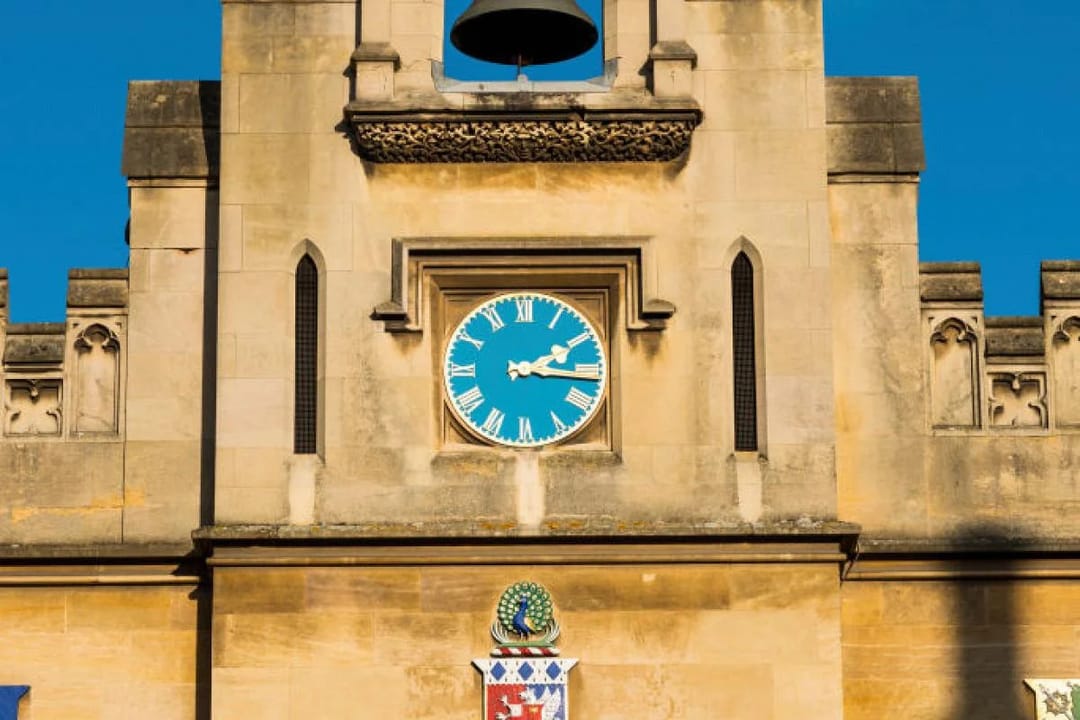 Kembrij uniwersitetine 90 ýyl mundan öň ogurlanan sagat dilini gaýtaryp berdiler