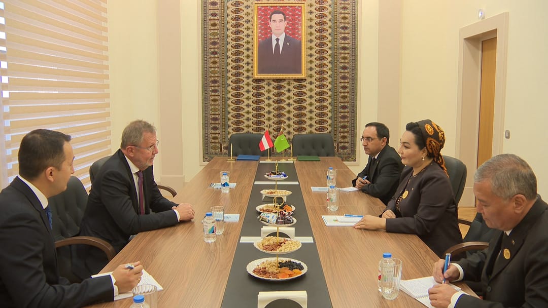 Türkmen wise-premýeri «Türkmentel-2023»-iň çäginde nemes kompaniýalarynyň ýolbaşçylary bilen duşuşdy