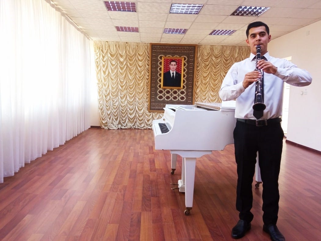 В Лебапской специальной школе искусств состоялся концерт, посвящённый Международному дню музыки