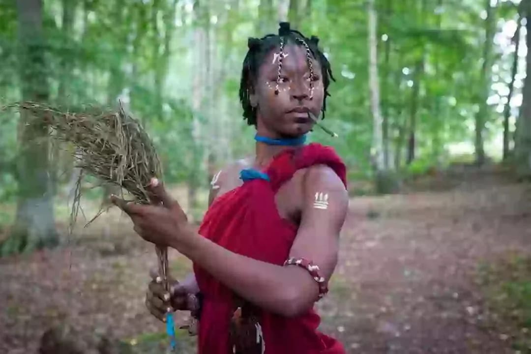 Пропавшая американка найдена живой в африканском племени за 5000 км от дома