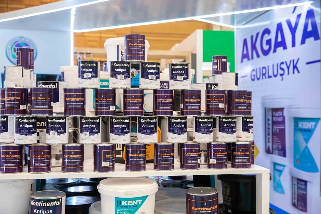 Ak Gaýa showcases a wide range of paints and varnishes at the UIET exhibition